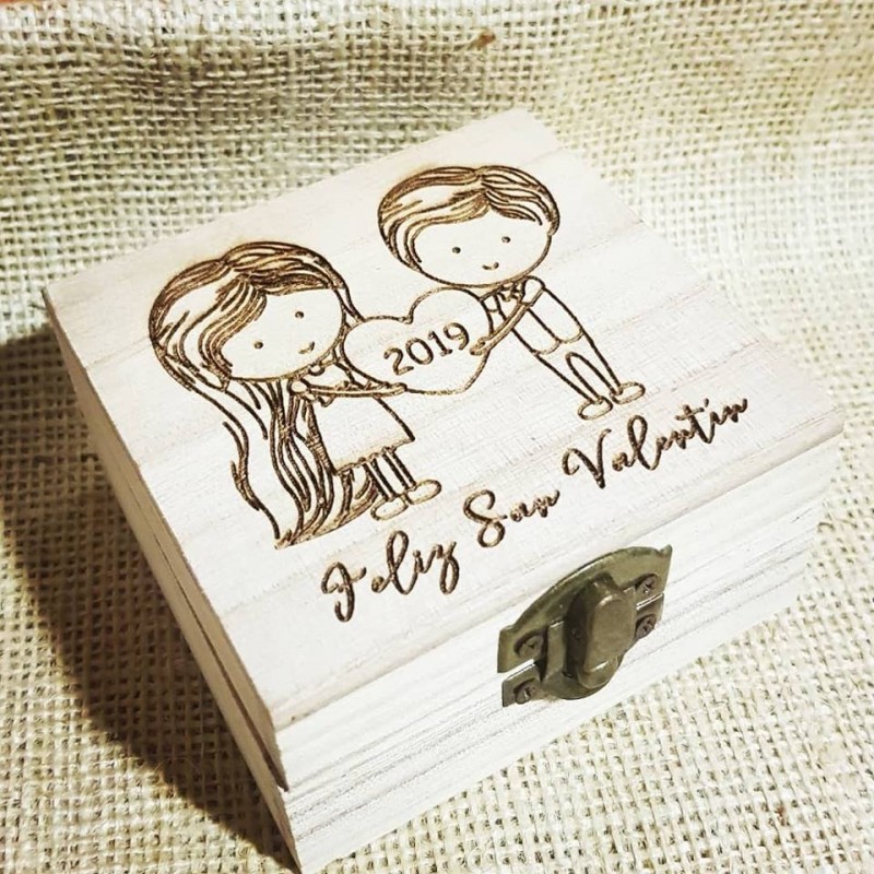 Caja de madera enamorados