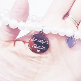 Pulseras de perlas blancas y medalla grabada en acero para mamá y abuelas