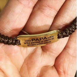 Original y exclusiva pulsera de acero inoxidable dorado con frase cariñosa para los papas