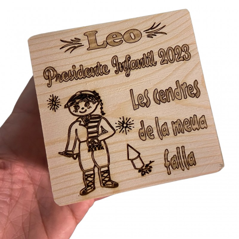 Caja madera grabada ideal guardar cenizas de las fallas,especial fallero